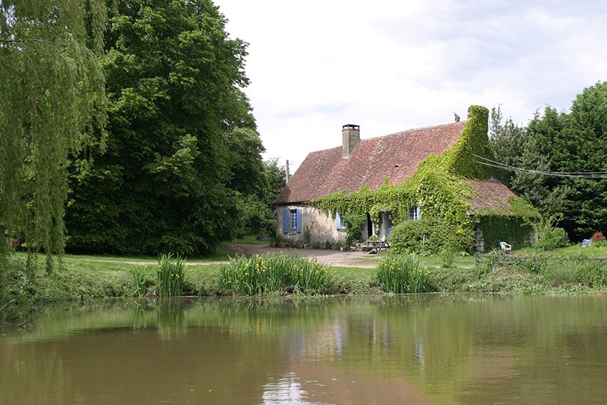 La maison du haras au bord de l’étang